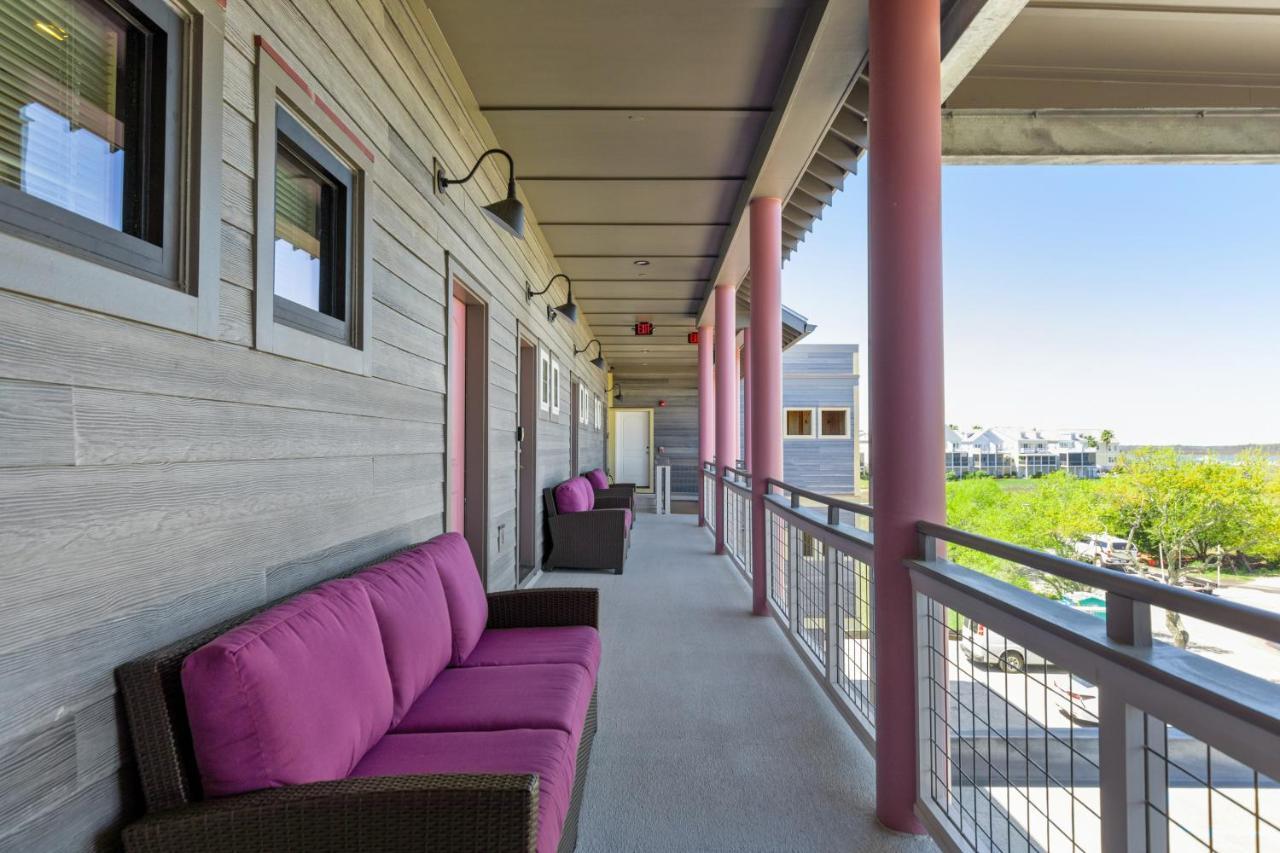 Hotel Folly With Marsh And Sunset Views フォーリービーチ エクステリア 写真