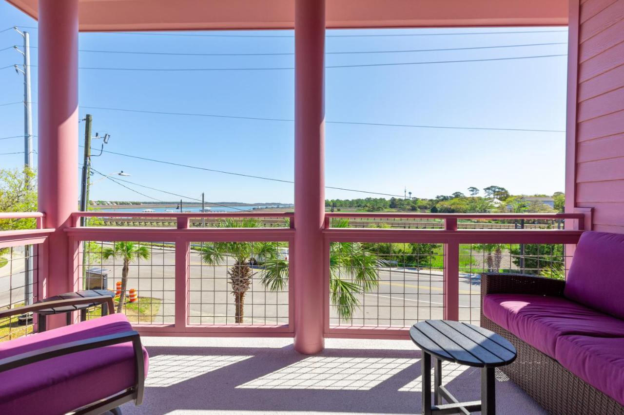 Hotel Folly With Marsh And Sunset Views フォーリービーチ エクステリア 写真
