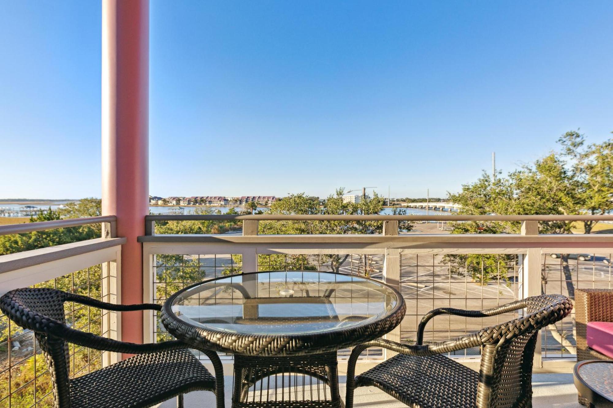 Hotel Folly With Marsh And Sunset Views フォーリービーチ エクステリア 写真