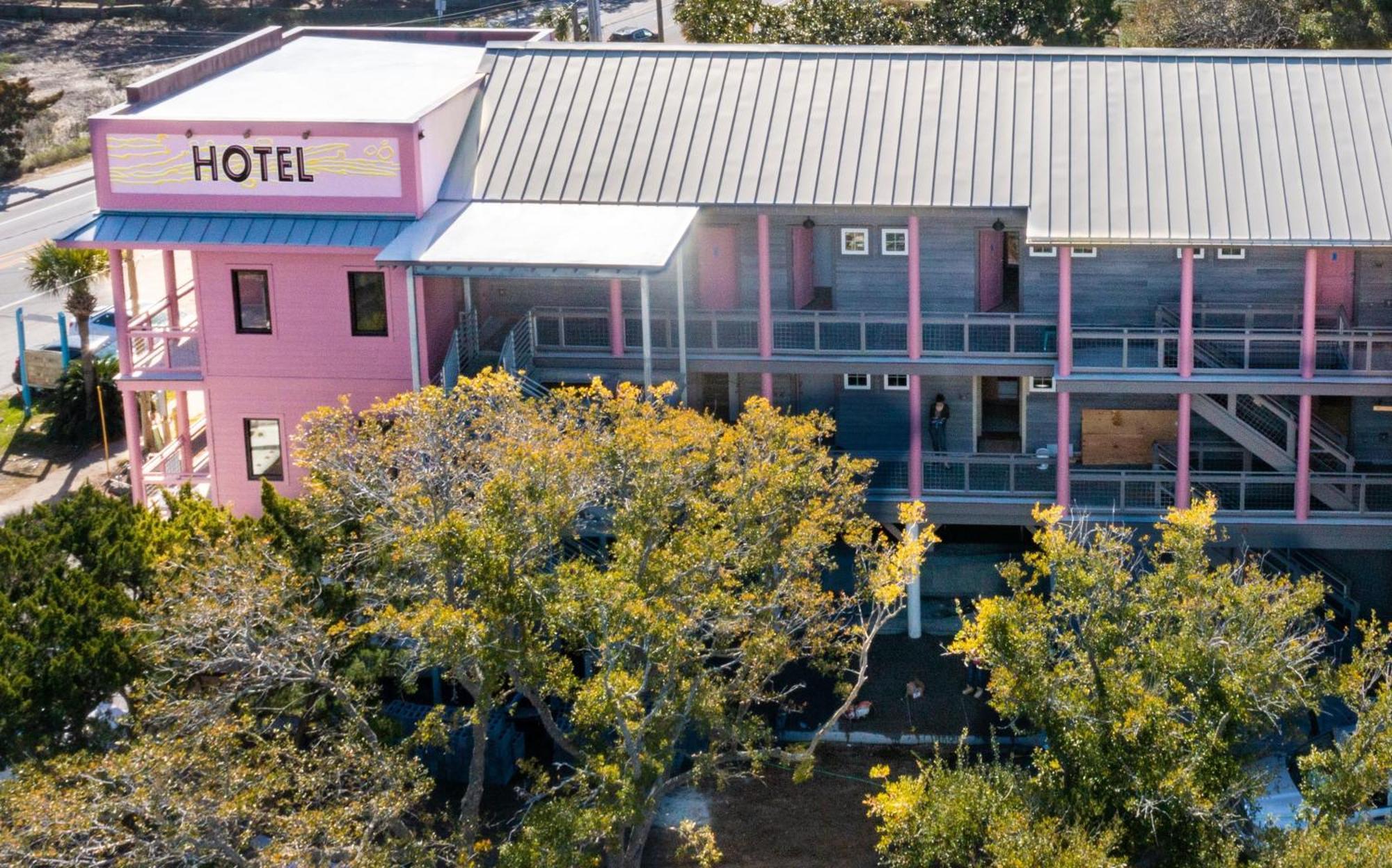 Hotel Folly With Marsh And Sunset Views フォーリービーチ エクステリア 写真