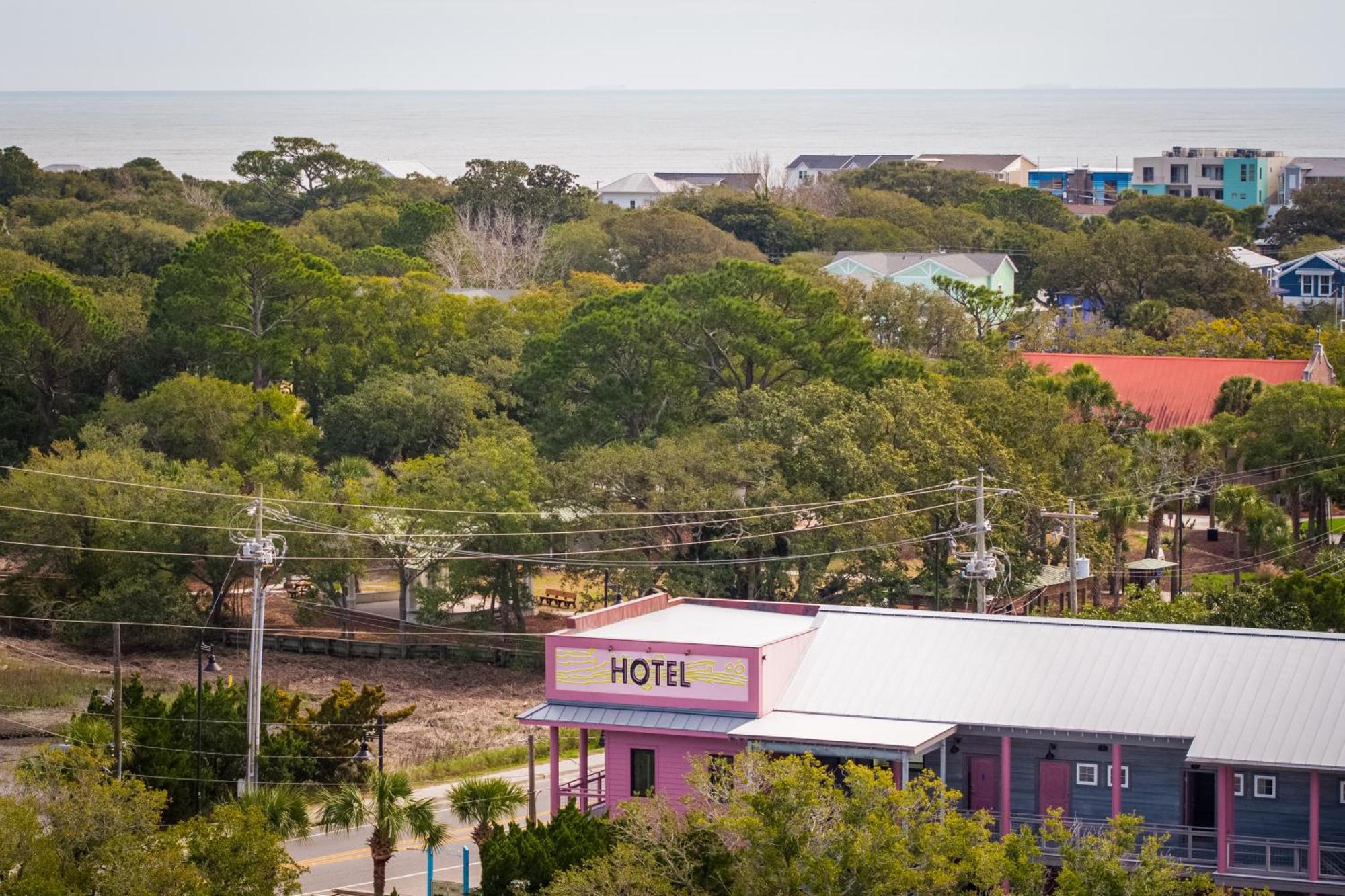 Hotel Folly With Marsh And Sunset Views フォーリービーチ エクステリア 写真